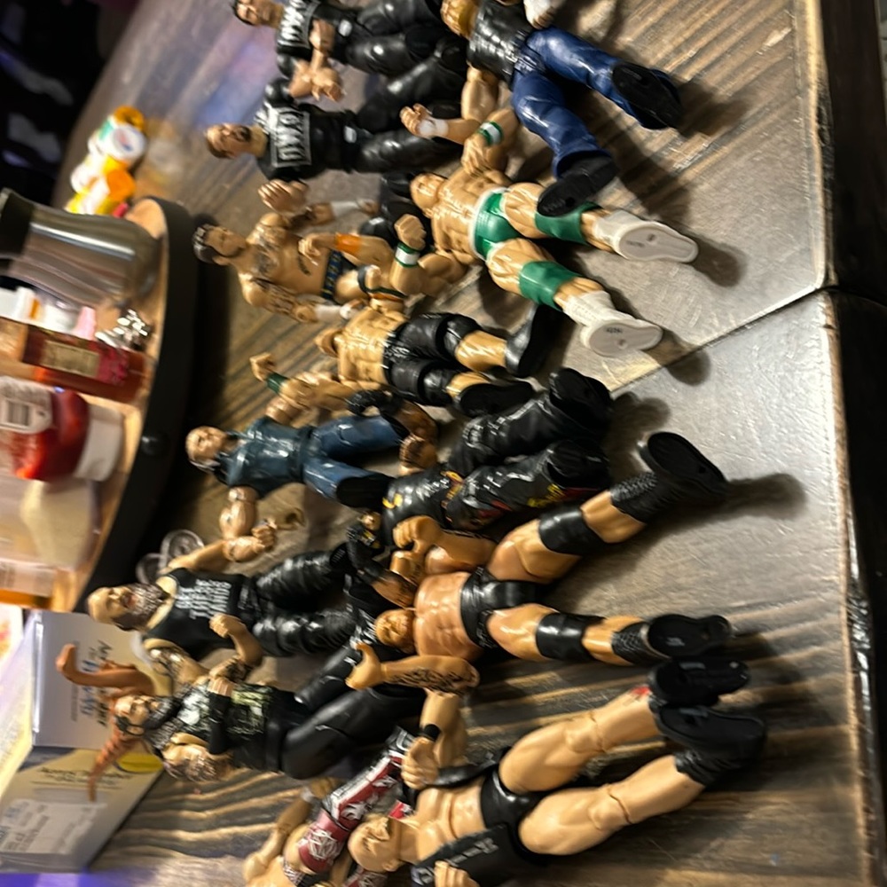 14 Ww wrestling guys in great condition awesome for Xmas gift
